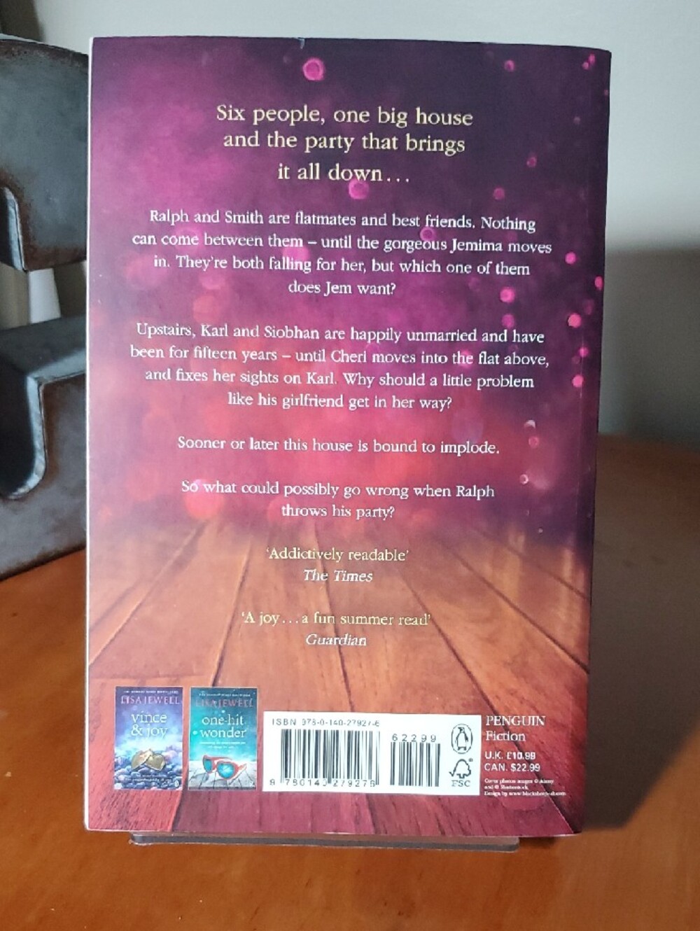 Original Penguin Purple/Pink 'Ralph's Party' Decorative Paperback Display - Picture 4 of 4